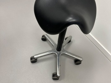 Gebruikte apparatuur: Zadelstoel tandarts