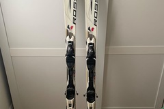 Winter sports: Rossignol Zenith 162 skis with bindings plus poles