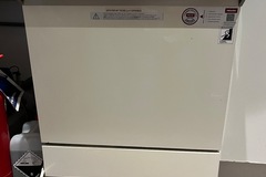 Gebruikte apparatuur: Gratis 2x Miele thermodesinfectors. Voor reparatie/onderdelen