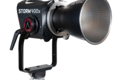 Location: Led Aputure 400X