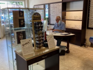 Selling with online payment: optical displays and dispensing tables