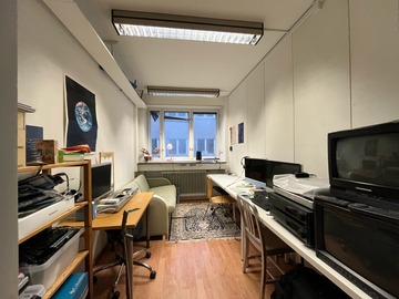 Vuokrataan: Two spots available in a shared workspace in Vallila
