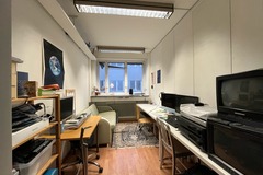 Renting out: Two spots available in a shared workspace in Vallila
