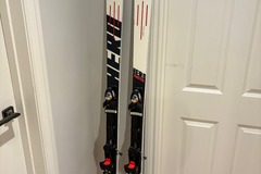 Winter sports: Rossignol Hero Master Skis (180 cm)
