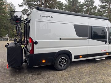 Vuokrataan (päivä): Teltta auton vetokoukussa