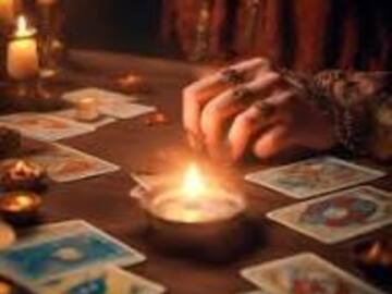 Selling: Christmas Love Reading . . .Spilled by the Tarot & Tea Leaves