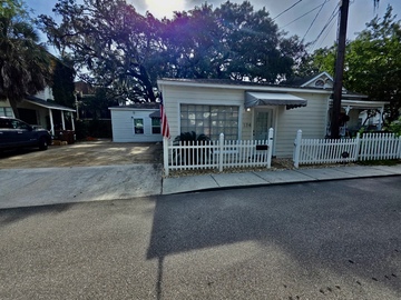 Daily Rentals: Biloxi MS, Secure Cottage on Benachi Near the Beach