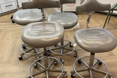Gebruikte apparatuur: vier Jorg en Sohn tandartsstoeltjes