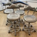 Gebruikte apparatuur: vier Jorg en Sohn tandartsstoeltjes