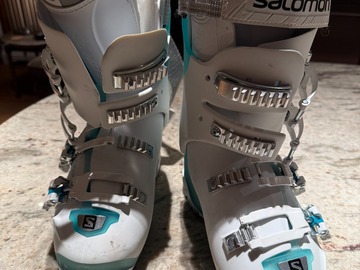 Winter sports: Salomon Ski Boots