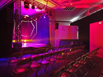 Mieten mit Angebotsanfrage: Espace de création de 130 m² à Tours – Ancien studio audiovisuel 