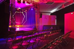 Mieten mit Angebotsanfrage: Espace de création de 130 m² à Tours – Ancien studio audiovisuel 