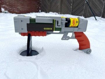 Selling with online payment: Fallout AER9 pistol Cosplay prop