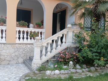 Reserve your space: canzoni napoletane dal vivo e caffè