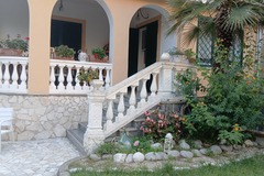 Reserva tu espacio: canzoni napoletane e pranzo tradizionale in villa