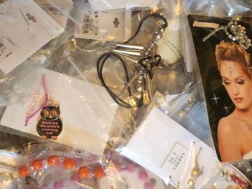 Bulk Lots: 200 Units Store Overstock Jewelry Mix