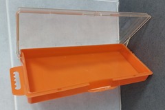 À vendre: Boite de rangement En plastique orange 