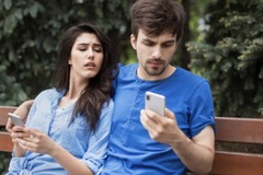 Selling: Is he thinking about me? And what is hiding? 