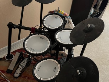 Selling with online payment: Roland td1 set + I extra crash and double kick pedal 