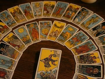 Selling: Detailed Love Tarot card reading