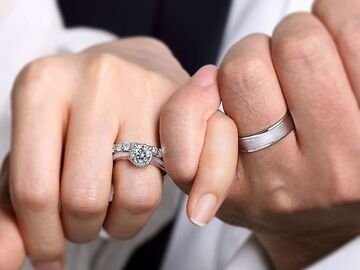 Selling: Is he right one for me? WHEN WILL HE PROPOSE ME? 