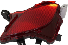 Selling with online payment: 2020-2025 TOYOTA HIGHLANDER REFLECTOR RR