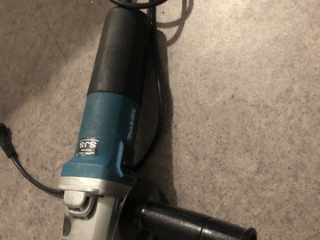 À vendre: Meuleuse makita 1400w