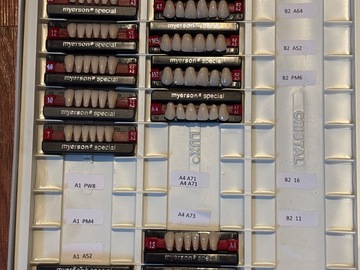 Gebruikte apparatuur: Myerson tanden onder en bovenfront: 103 sets in div kleuren 