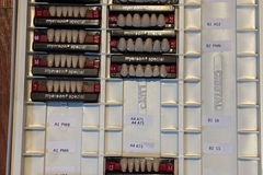 Gebruikte apparatuur: Myerson tanden onder en bovenfront: 103 sets in div kleuren 