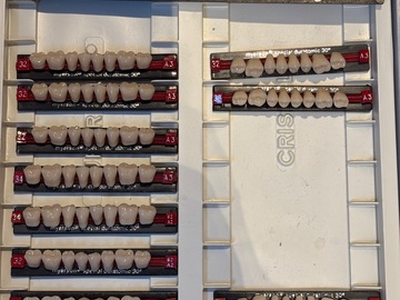 Gebruikte apparatuur: Myerson kiezen, onder en boven: 48 sets in div kleuren