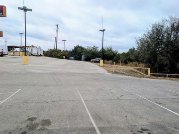 Weekly Rentals (Owner approval required): Spicewood TX, Weekly Parking In Large Lot. Gated Nightly