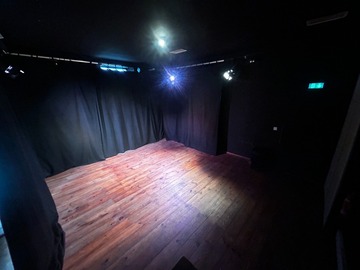 location par demi journée (4h): Salle de répétition 30m2 - demi journée - Cours Florent