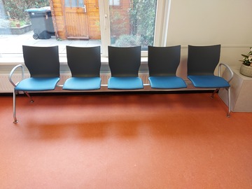 Gebruikte apparatuur: Wachtkamer stoelen