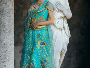 Selling with online payment: Jasmine costume from Aladdin movie