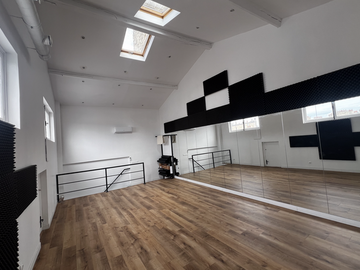 location par demi journée (4h): Offre Spéciale Vacances - Salle 40m² (demi journ