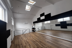 location par demi journée (4h): Offre Spéciale Vacances - Salle 40m² (demi journ