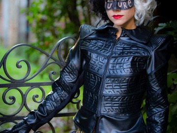 Selling with online payment: Cruella costume from movie