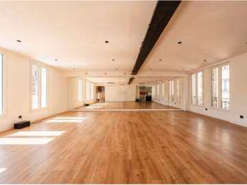 location par demi journée (4h): Salle 2 de répétition de 60m² avec miroirs (demi journée)