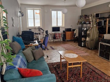 Coworking space: Coworking space with basement studio