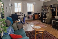 Yhteisöllinen työtila: Coworking space with basement studio