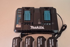 Te koop : Makita 18 V Li-Ion (4 accus BL1850B + 1 chargeur double)