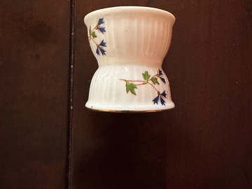 Offering: Coquetier ancien