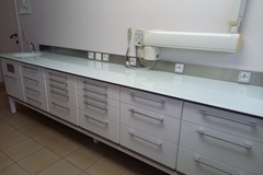 Gebruikte apparatuur: Modern cabinet met sensor kraan