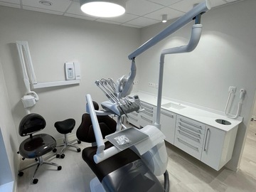 Nieuwe apparatuur: OPRUIMPRIJS! Simple&Smart Dentale Behandelstoel – Nieuw in doos