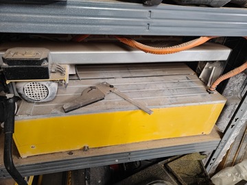 À vendre: Scie a carreaux à l'eau