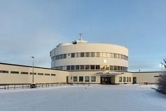 Renting out: Työtiloja vuokrattavana Malminkentän päärakennuksesta