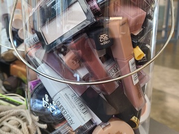 Bulk Lots: Lot of 100 Drug Store Cosmetics New Factory Cases