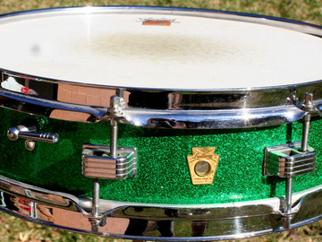 Selling with online payment: 1961-62 Ludwig 4x14 Piccolo snare drum in Green Sparkle