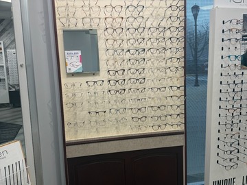 Selling with online payment: Eye Designs Viewpoint Signature 84 Frame Display (2)