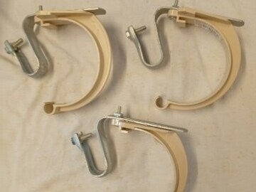 À vendre: Support de gouttière sur patte couleur sable